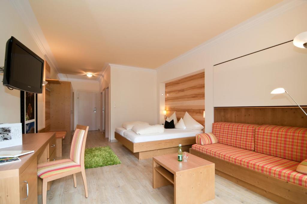 Family & Sporthotel Kaerntnerhof Bad Kleinkirchheim Pokoj fotografie